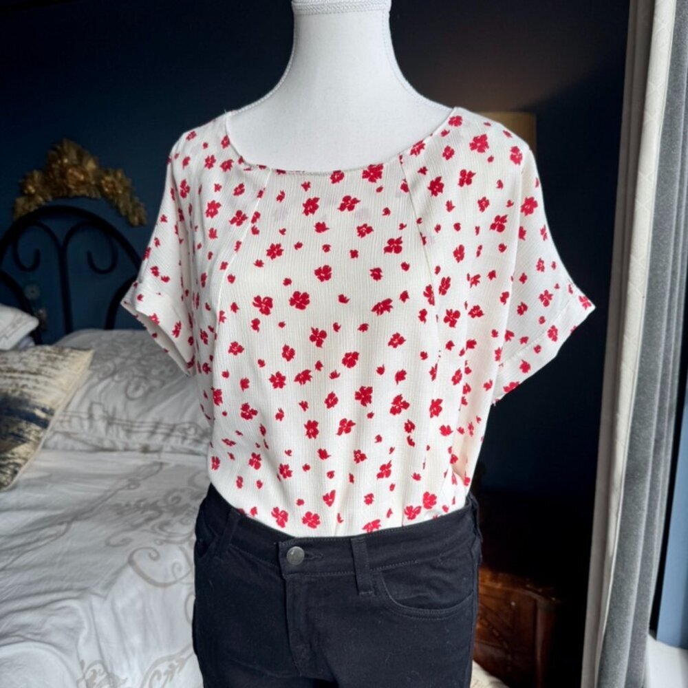 White w Red Flowers Short Sleeved Shirt
